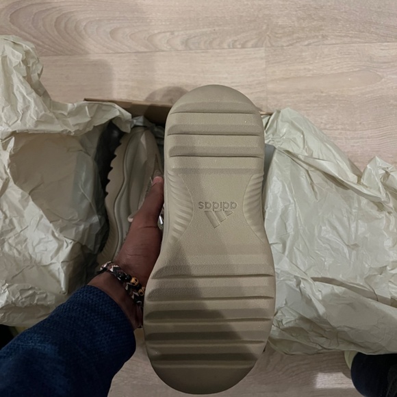 Yeezy Boost DSRT - Picture 3 of 5